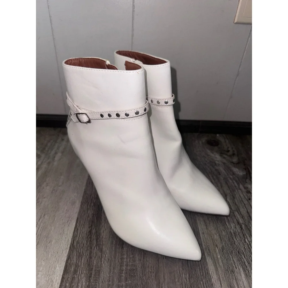 Rouge Helium White Pointed Toe Stiletto Ankle Boots Studded Strap Size 8.5